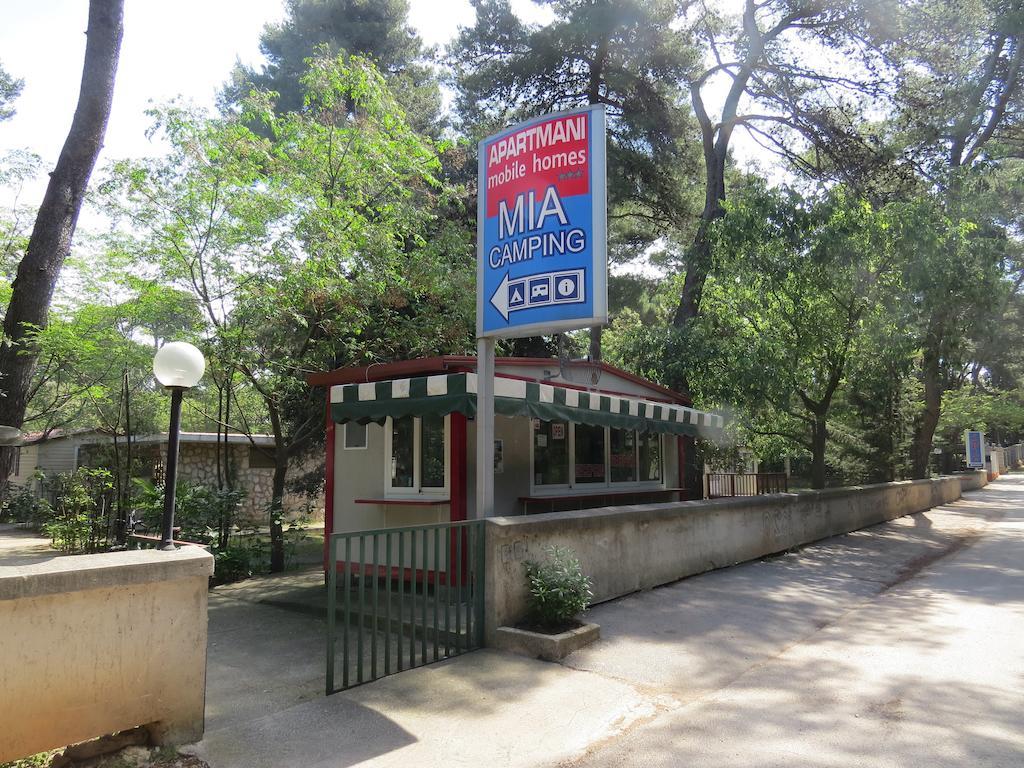 Camping Mia Bungalow & Mobile Home Биоград-на-Мору Экстерьер фото